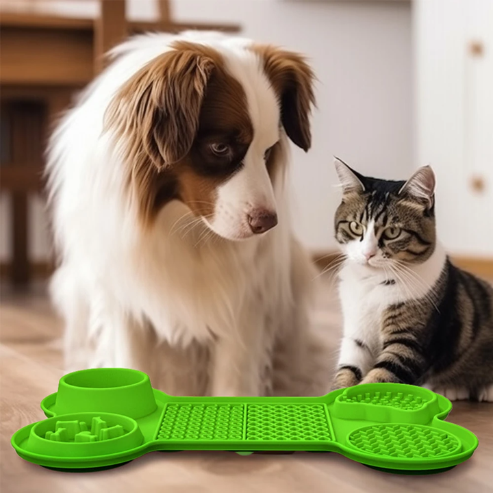 Blue Silicone Pet Licking Mat Slow Feeder Pad with Strong Suction and Foldable Design, Heat Resistant -40°C to 240°C, for Dogs and Cats - Image 5