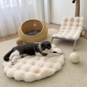 Beige Plush Round Cat Mat - Soft Faux Fur Sleeping Pad (40cm Diameter)